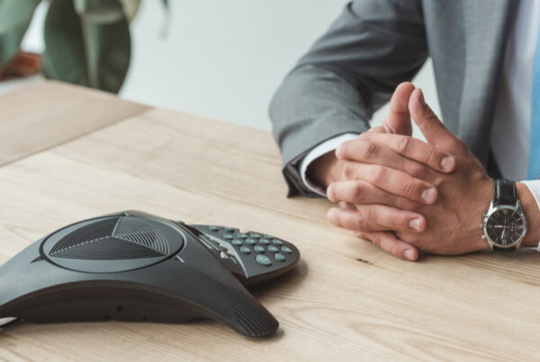 conferência por telefone