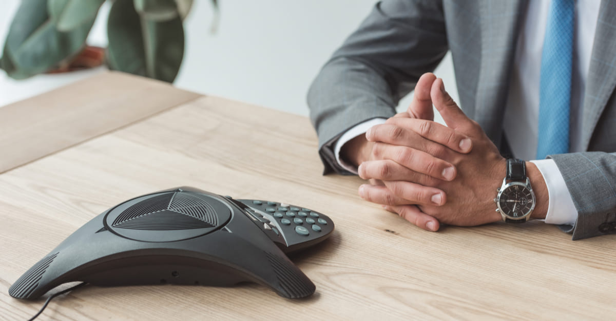 conferência por telefone