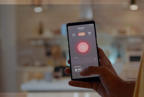 Automação inteligente: tomadas e assistência virtual