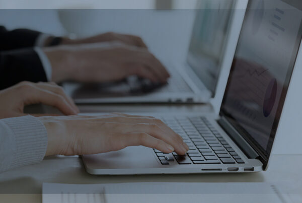 Como monitorar seus funcionários de forma ética e eficiente