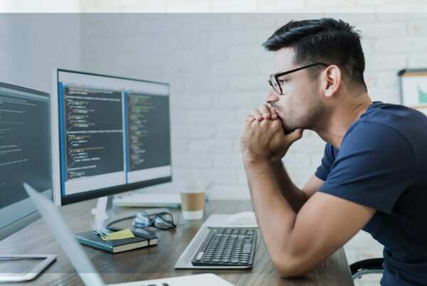 Descubra como a inovação tecnológica está mudando a criação de aplicativos, sem exigir conhecimento em programação com Low code e No code.