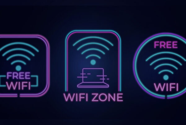 Ilustração em neon com três ícones de sinal de Wi-Fi e os dizeres “Free Wi-Fi” e “WiFi Zone”, destacando visualmente áreas com acesso gratuito à internet.